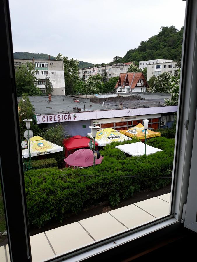 Ferienwohnung Apartament Denis Orşova Exterior foto