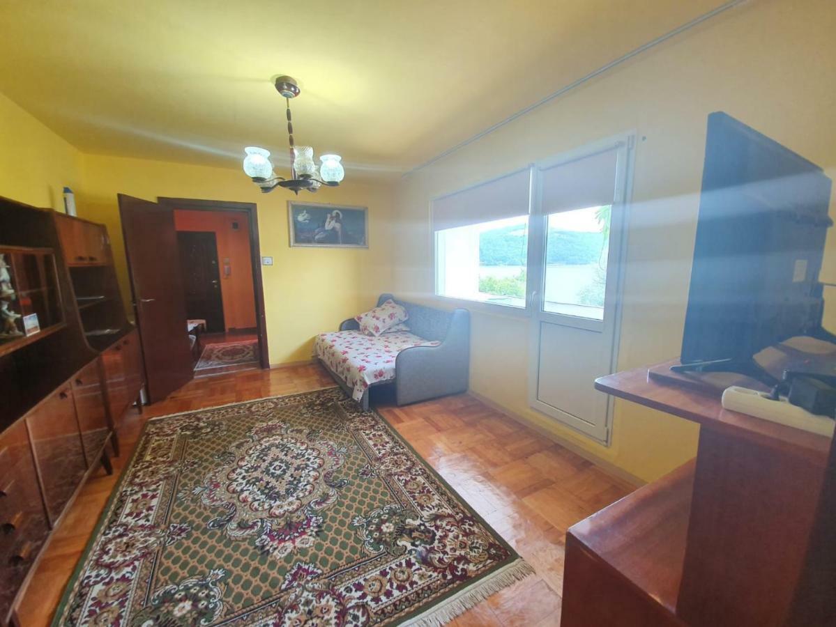 Ferienwohnung Apartament Denis Orşova Exterior foto